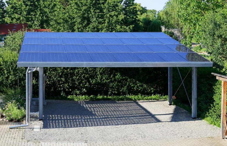 Installer un carport solaire à Besançon, avantages et démarches